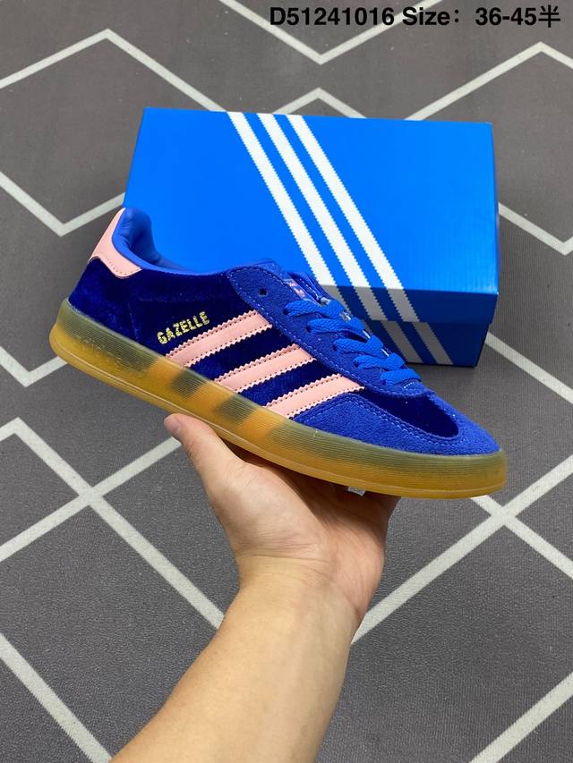 170 阿迪达斯 Adidas Originals Gazelle Indoor复古三叶草防滑透明橡胶板鞋经典运动鞋。这款经典鞋,忠于原版设计,缀撞色三条纹和鞋