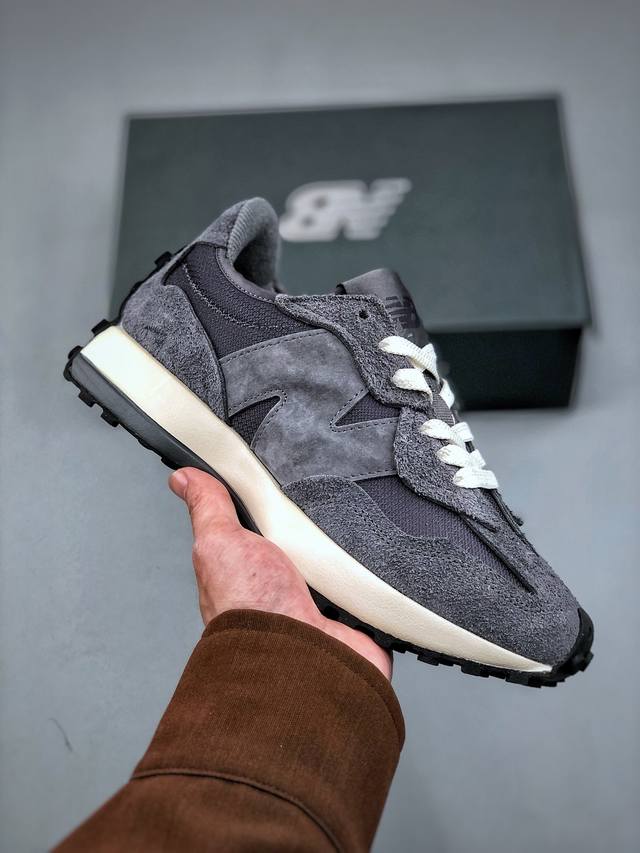 160 New Balance Ms327 复古休闲运动慢跑鞋 以更纯粹的复古风格设计打造的全新造型 侧身还以解构设计 将 N 字标志以做旧压花样式呈现 货号：
