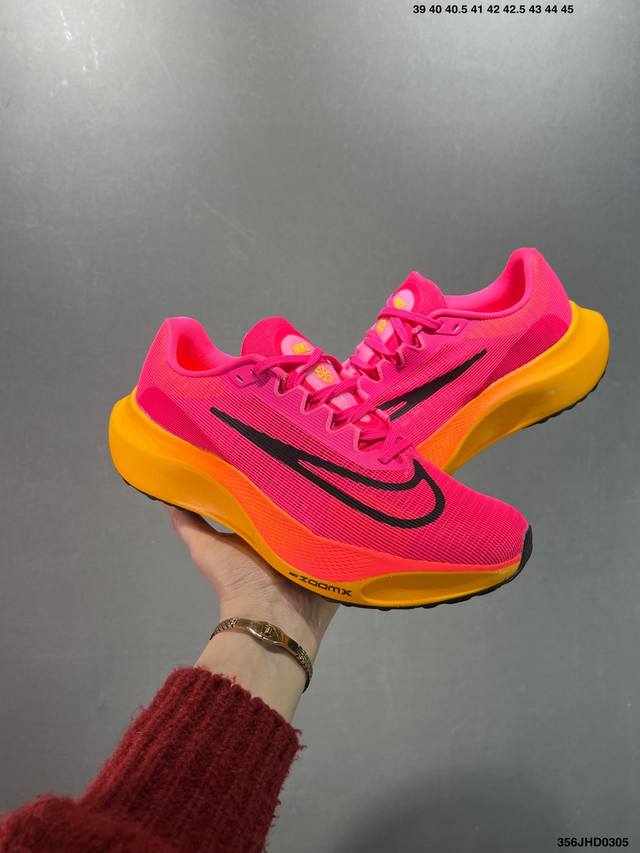 170 公司级Nk Zoom Fly 5超轻跑步鞋 React 泡棉轻盈跑步鞋 公司级 中底采用React技术 轻盈耐穿泡绵打造 跑步体验非常舒适 这款鞋相较于