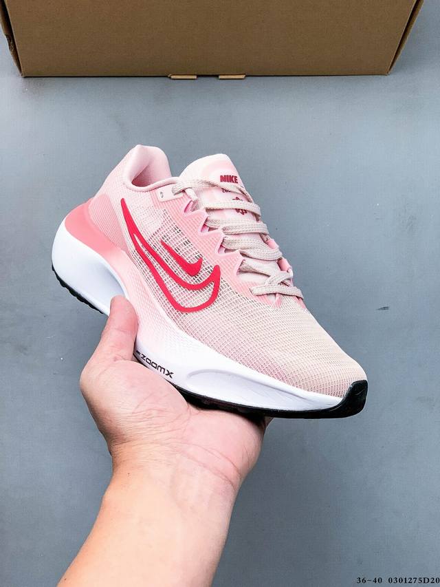 集图 140 Nike/耐克 升级原楦开版型，采用柔软透气编织网眼鞋面材质，内置Zoom气垫装置，全新Sr02泡棉鞋垫及中底 旗下跑鞋阵容持续迎来新成员，全新耐