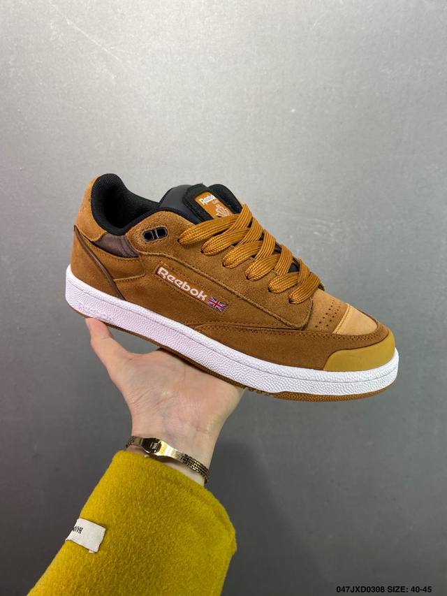 180 公司级Reebok Club C Bulc 深蓝色 锐步复古潮流街头低帮休闲板鞋 经典的复古鞋头设计 给双脚提供更宽裕的活动空间 鞋面采用流畅的线条设