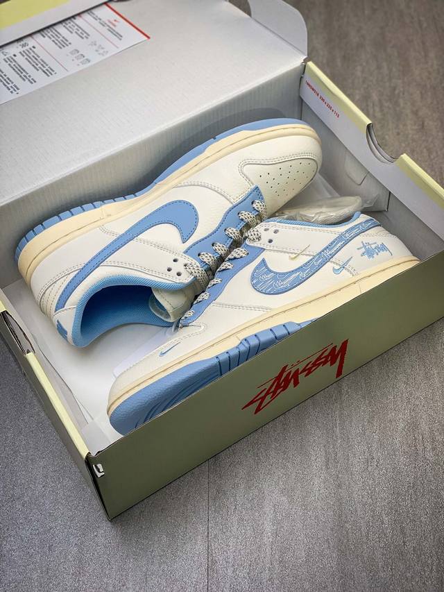 ￥310 纯原级Nk Sb Dunk Low 斯图西联名 米浅蓝重影勾 周年高端定制 低帮休闲板鞋 #定制鞋盒 大厂纯原品质出货 超高清洁度 皮料切割干净无任何