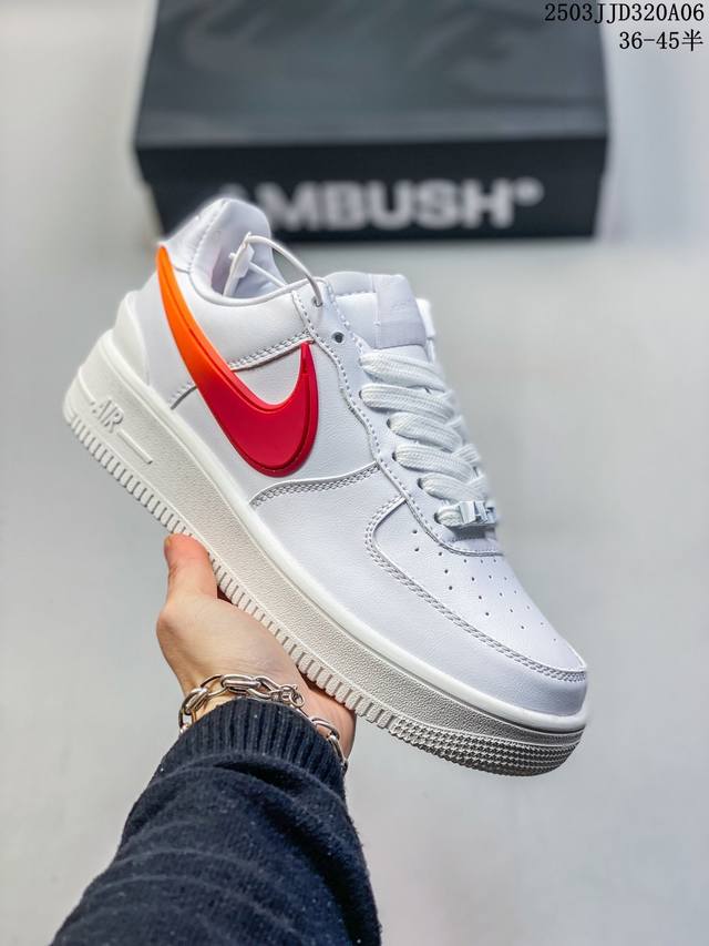 140 耐克 空军一号 Af1 低帮休闲板鞋 Ambush X Nk Air Force 1'07 Low Sp 空军一号联名标志性的Swoosh延伸至鞋跟之外
