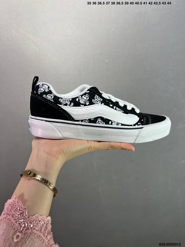 130 Vans Classics Knu Skool 苏格兰格纹拼接 厚鞋舌面包鞋 Vans联名超火的土豆鞋，复古经典，鞋头放大、包边上移加厚、鞋舌加厚。Va