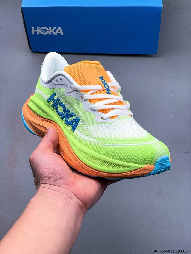 170 Hoka Skyflow 夏季新款专业竞速跑鞋耐磨稳定透气运动鞋 Skyflow 是一款全新的日常训练鞋，采用超临界发泡 Eva 中底，它拥有以脚跟为中