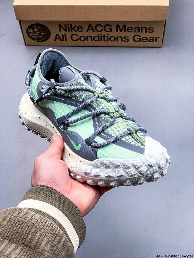 集图 180 Acg Mountain Fly Low Gtx Se 机能风格采用匠心设计，打造耐穿迅疾风格，让你在沙漠、峡谷和深山中探险时也能像在城市一般轻松