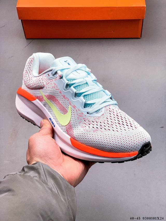 170 公司级！耐克Nike Zoom Winflo 11 登月W11轻质透气休闲运动跑步鞋。升级中底为Cushlon St，材质上更显得轻盈透气，耐磨性提高同