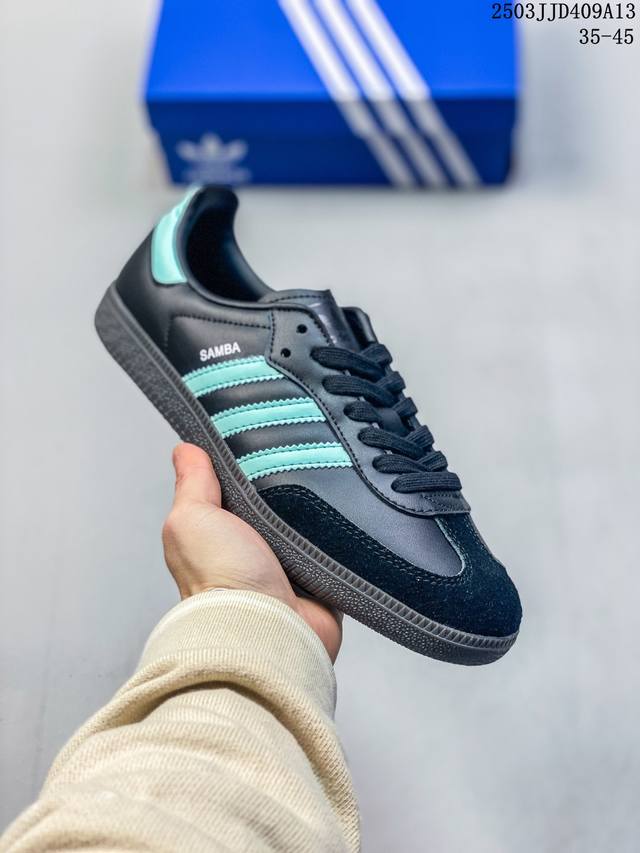 140 Addis Original Samba Og 复古单品 海外定制版全头层皮料 复古桑巴板鞋 这款桑巴鞋展示了高质量的工艺 带有装饰的超锁缝制和无缝的手