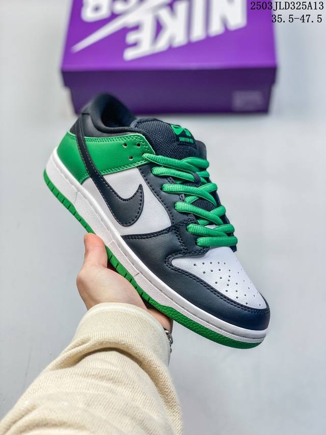 230 真标带半码 耐克Nike Sb Zoom Dunk Low 板鞋 系列经典百搭休闲运动板鞋加厚鞋舌的填充，使舒适性大大提升，同时也更方便穿脱中底部分则加