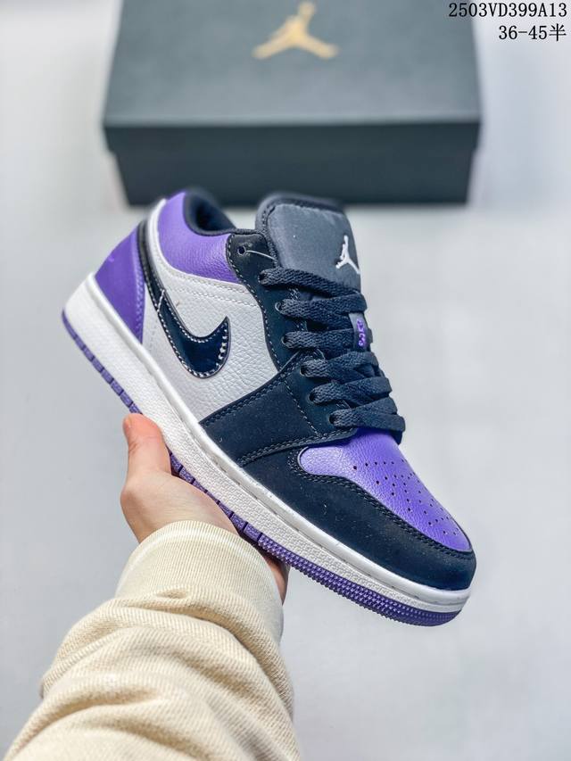 90 Air Jordan 1 Low 低帮 乌梅子酱 Aj1 乔丹1代 Aj1 乔1 低邦 波尔多酒红 紫红白 乔丹篮球鞋系列 鞋款整体采用酒红和白色的配色组