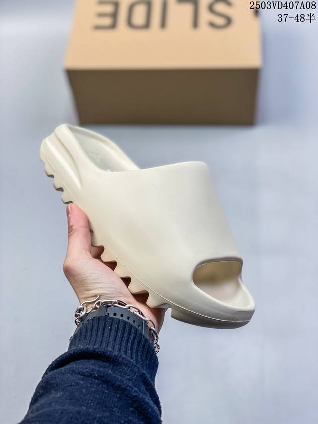 90 Yeezy Slide 椰子拖鞋 Fz5897 同源公司Eva粒子环保塑料 原厂指令配方 弹性卡色均保持原鞋一致 匠心打造 采用原厂进口Md全套模具打造