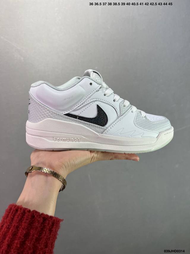 170 Air Jordan Stadium Aj90 潮流运动板鞋 Dx4397-001 充满了对Tinkerhathield 原创设计的致敬 包括中足网状面