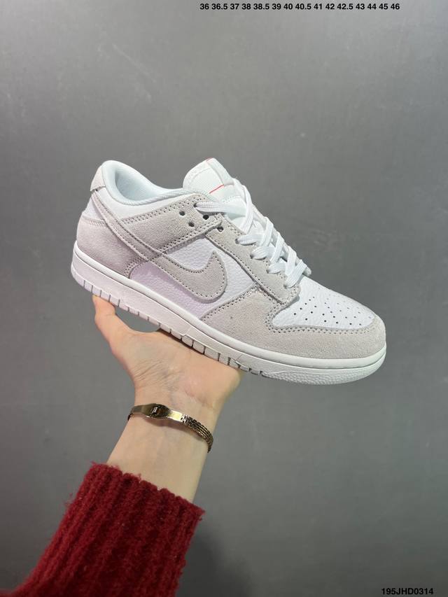 170 公司级Nike Dunk Reverse Panda 此款以简约大方的造型设计，给人以随性休闲的时尚格调，穿着舒适轻便，运动灵活自如，满足日常个性穿搭。