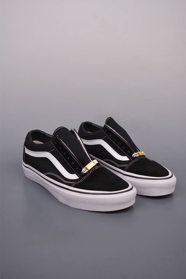 180 Vans Premium Old Skool 经典黑白 范斯官方 全新Vps高阶支线 金扣字母鞋带增加复古属性 在鞋型和贴合度方面重塑鞋款 尺码：35