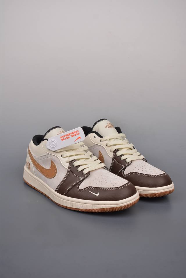 310 Fragment X Travis Scott X 北面联名 Air Jordan 1 Low 三方联名 性价比原盒出货 全新的三方联名低帮倒钩鞋面延
