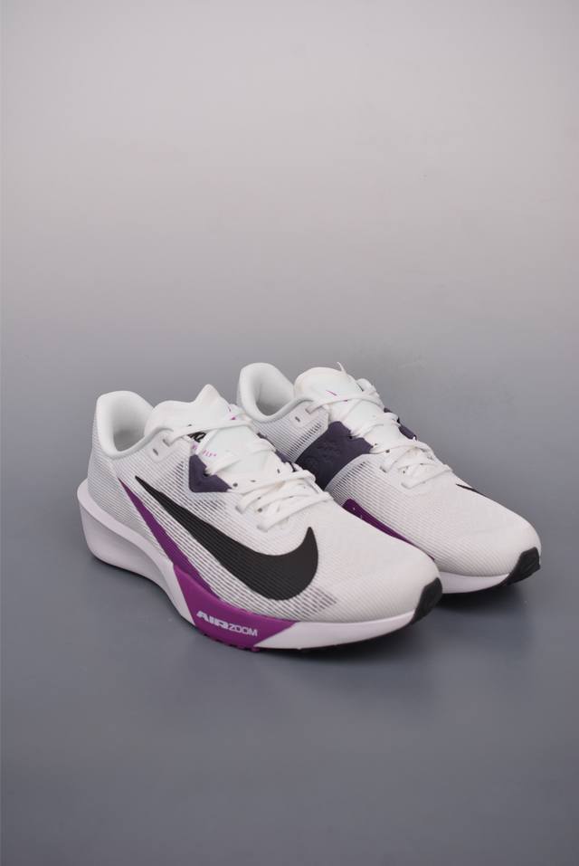230 Nike Air Zoom Rival Fly 3. 超轻跑步鞋 织物减震轻盈跑步鞋 公司级 该鞋款专为训练和竞速而生 助力疾速畅跑 采用柔软的泡绵缓
