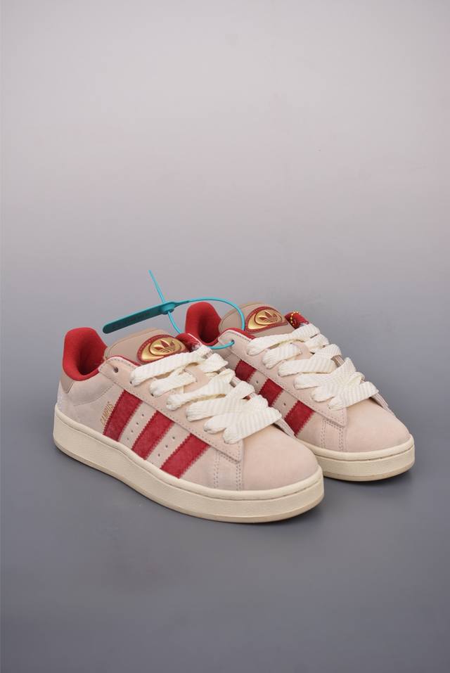 210 Adidas Originals Campus 00S 蛇年限定 专柜同步配色 面包鞋系列 鞋身采用绒面皮料搭配常规皮革 质感上还是延续了经典 Cam
