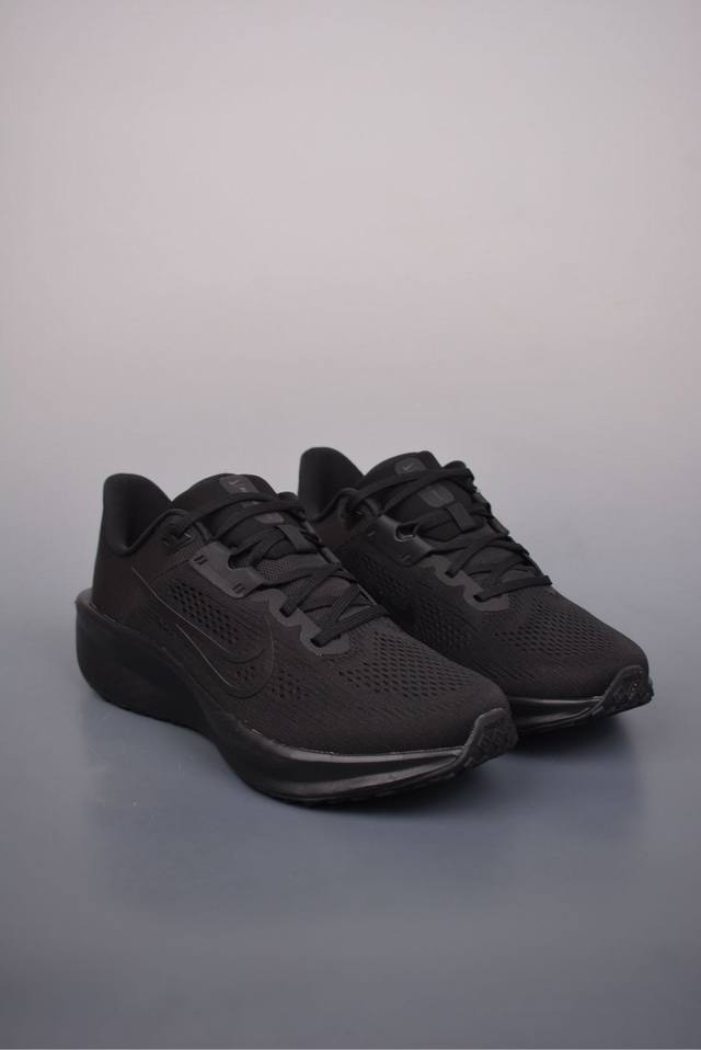 230 Nike Quest 6极速6代 网面透气 时尚休闲跑步鞋 简约高科技设计采用多层材料，为双足带来凉爽感受和稳固体验时尚鞋面搭配中足包覆设计，提供稳固