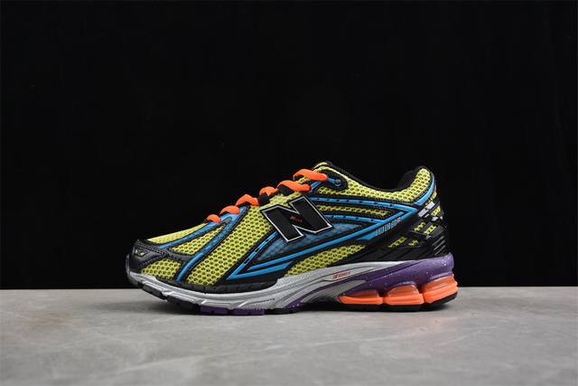 270 New Balance 1906系列复古老爹风休闲运动慢跑鞋 M1906Rds #采用轻质牛剖革拼接透气网眼衬垫织物鞋面材质 T-Beam大底提供足步弓