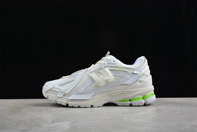 270 New Balance 1906系列复古老爹风休闲运动慢跑鞋 U1906Ae #采用轻质牛剖革拼接透气网眼衬垫织物鞋面材质 T-Beam大底提供足步弓