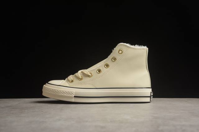180 Converse Chuck 1970S 冬季新款金扣皮面加绒高帮休闲板鞋 A12443C 鞋面采用防水皮革面搭配金色鞋眼扣和毛绒内衬 双倍温暖加持 寒
