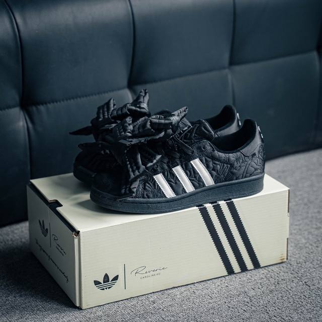 250 核心私 阿迪达斯Adidas三叶草 Originals Superstar贝壳头系列低帮经典百搭休闲运动板鞋 货号：Jr7978 尺码：35.5 36