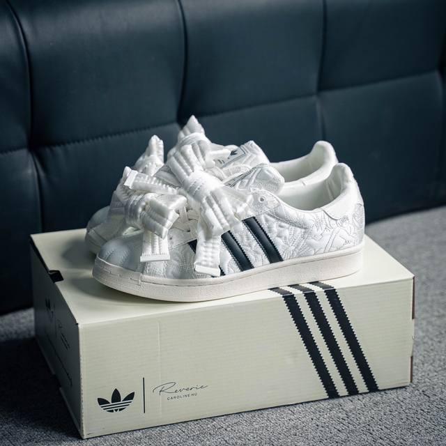 250 核心私 阿迪达斯Adidas三叶草 Originals Superstar贝壳头系列低帮经典百搭休闲运动板鞋 货号：Jr7977 尺码：35.5 36