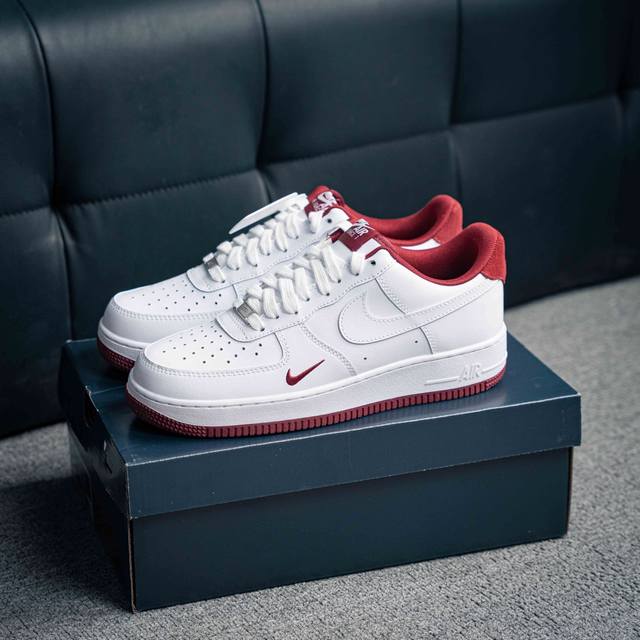 250 核心私 Air Force 1 原装级别 原楦头原纸板 打造纯正空军版型专注外贸渠道 全掌内置蜂窝气垫 原盒配件 原厂中底钢印、拉帮完美 货号：Hm94