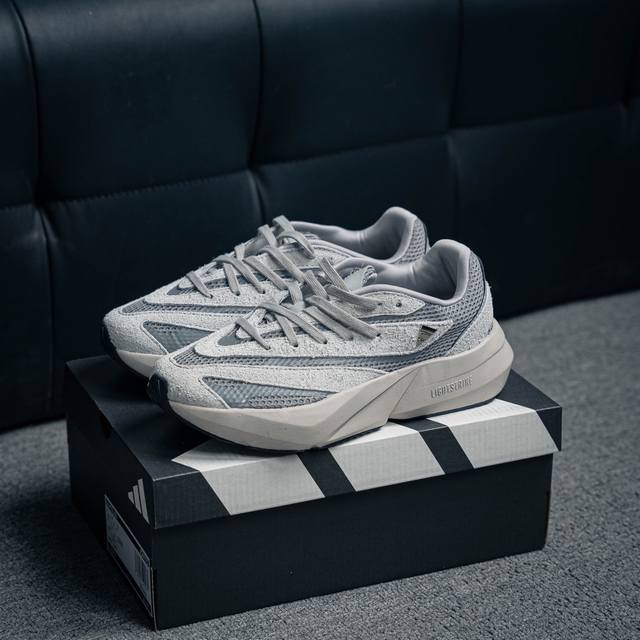 230 核心私 Adidas Lightblaze 阿迪透气跑步鞋 货号：Jq9975 尺码：36 37 37.5 38 38.5 39 40 40.5 41