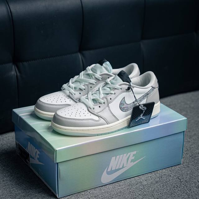 300 核心私 Air Jordan 1 乔丹篮球鞋男女运动鞋潮流板鞋 货号：Hf3144 100 尺码：36 36.5 37.5 38 38.5 39 40