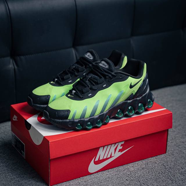 250 核心私 Nike Air Max Dn8 耐克气垫 缓震 耐磨运动鞋 鞋身材质均选择皮革 织物 麂皮多种材质覆盖 保证质感的前提下 层次感也相当不错 带