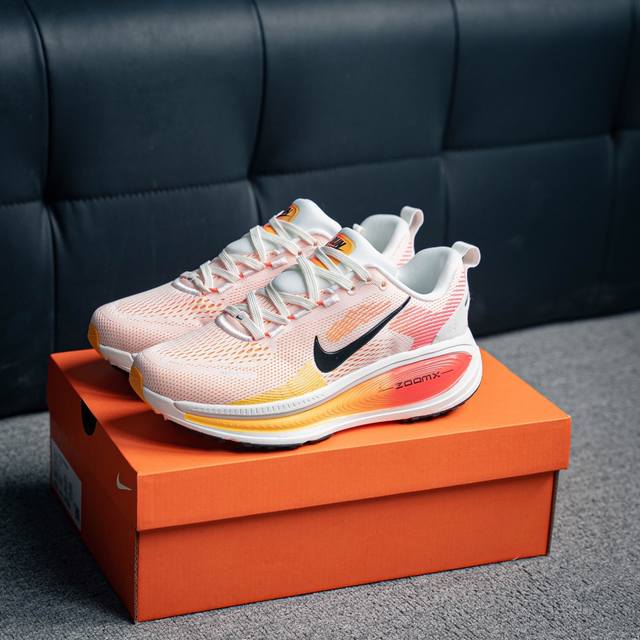 270 核心私 耐克Nike Zoom Vomero 18 马拉松复古跑五代休闲运动慢跑鞋 厚底老爹鞋。采用环保纤维革饰片组合网眼布鞋面材质 升级正确后跟Tpu