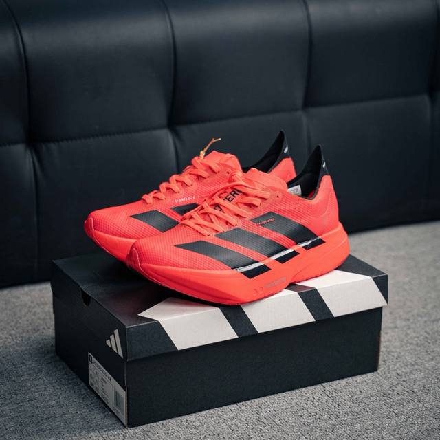 250 核心私 Adidas Adizero Adios 4 M轻盈跑鞋 耐磨减震专业跑步鞋 冲向目标，一路向前，不断挑战和突破自我 无论是平时训练还是马拉松，