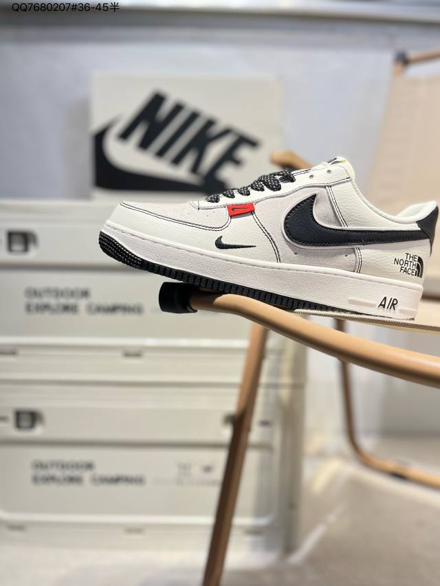 140 北面 X 耐克 Nike Air Force 1 '07空军一号 百搭休闲运动板鞋。柔软、弹性十足的缓震性能和出色的中底设计，横跨复古与现代的外型结合，