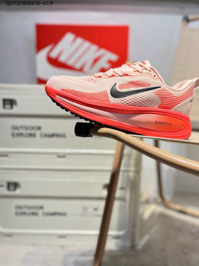 200 Nike Vomero 18 耐克 舒适减震防滑 低帮跑步鞋 全掌Reactx泡绵中底 前掌和后跟还配备了Air Zoom气垫单元 据说跑起来更快更舒适