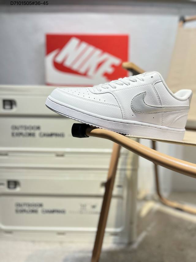 100 Nike Court Vision Lo 低帮百搭 透气休闲运动板鞋 兼顾舒适脚感和出众风范 演绎匠心之作 结构性的支撑贴合感结合复古篮球设计 货号:C