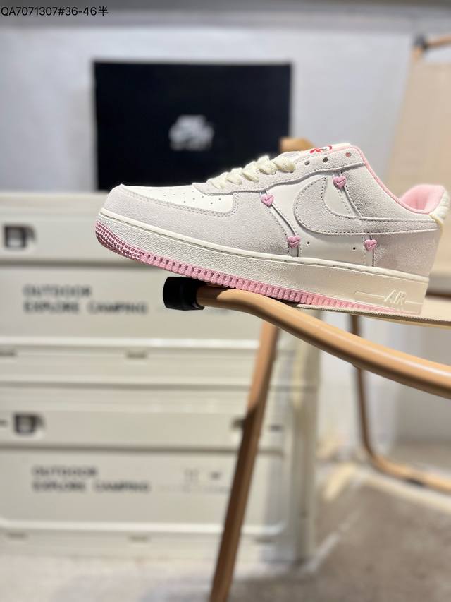 160 耐克 Nike Air Force 1 '07空军一号 百搭休闲运动板鞋。柔软、弹性十足的缓震性能和出色的中底设计，横跨复古与现代的外型结合，造就出风靡