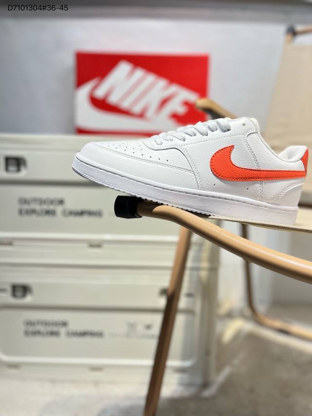 100 Nike Court Vision Low 受1980年代中期趋势的启发，Nikecourt Vision Low是一款融合了复古篮球风格的混合运动鞋，