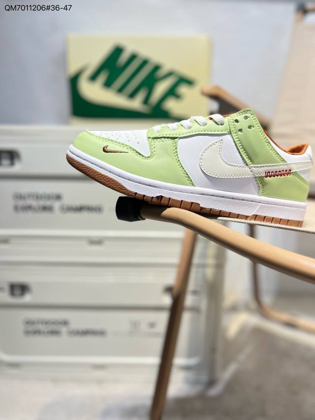 130 蛇年限定# 耐克Nike Dunk Low 板鞋Sb系列经典百搭休闲运动板鞋加厚鞋舌的填充，使舒适性大大提升，同时也更方便穿脱中底部分则加入了脚感柔软舒