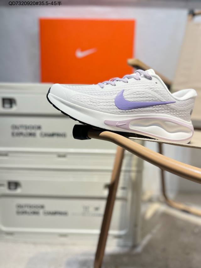 230 Nike Journey Run 2024跑步鞋 外贸专供订单 原厂折返国内销售 使用了新型的缓震材料 脚感偏韧 后跟有加厚的海绵填充 鞋子前掌和后掌做