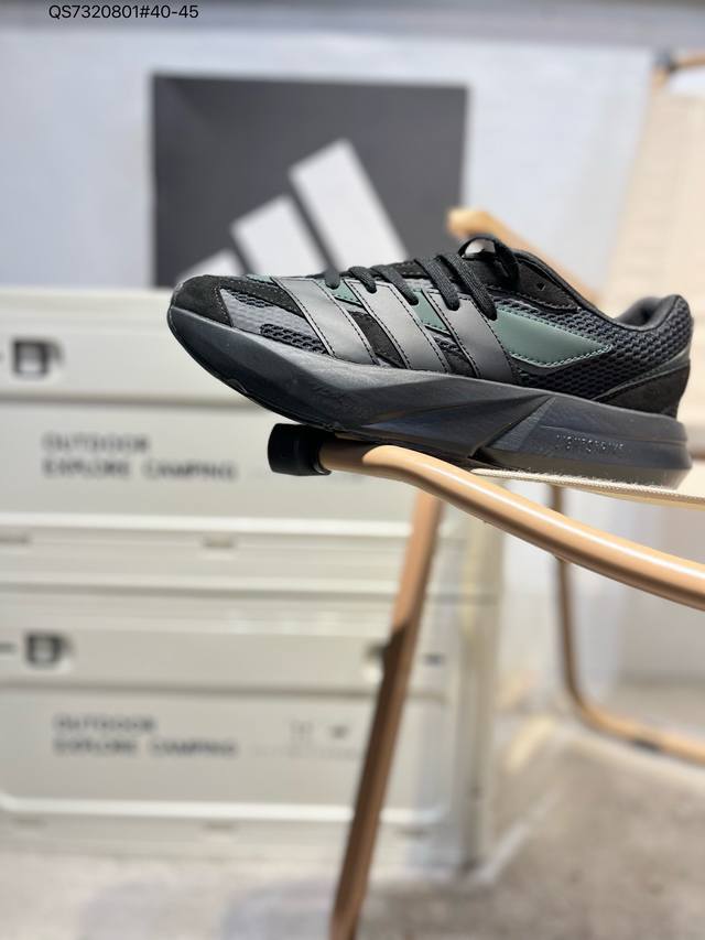 200 Adidas Lightblaze 舒适防滑 新款阿迪达斯低帮跑步鞋 极致轻盈的Lightweight Upper设计 带来近乎裸足的舒适体验 中底采用