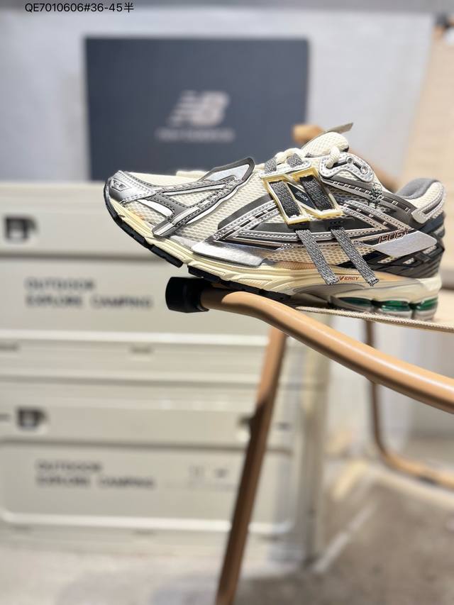 220 New Balance 1906系列复古老爹风休闲鞋 #采用轻质牛剖革拼接透气网眼衬垫织物鞋面材质 T-Beam大底提供足步弓支撑，保持步态稳定 后跟搭