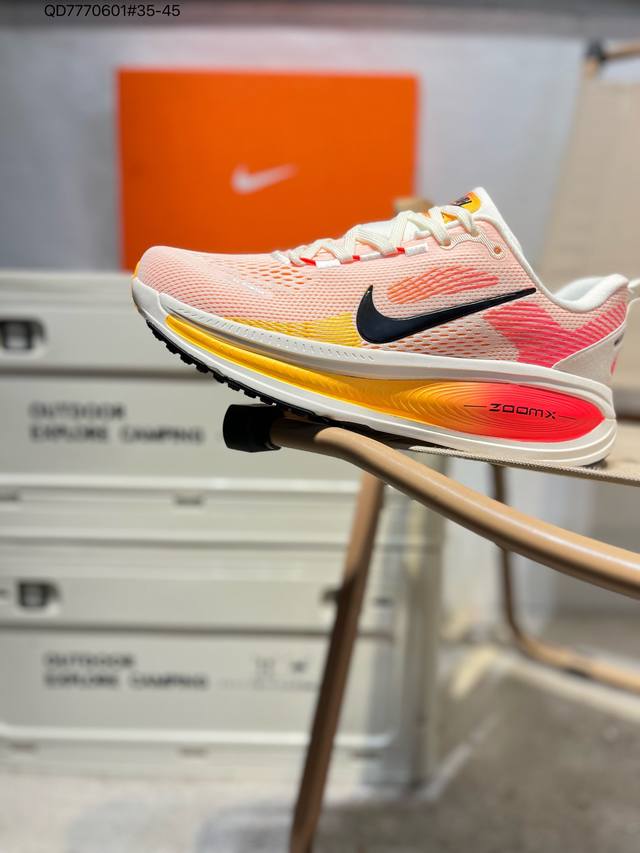 230 Nike Vomero 18 耐克 舒适减震防滑 低帮跑步鞋 全掌Reactx泡绵中底 前掌和后跟还配备了Air Zoom气垫单元 据说跑起来更快更舒适