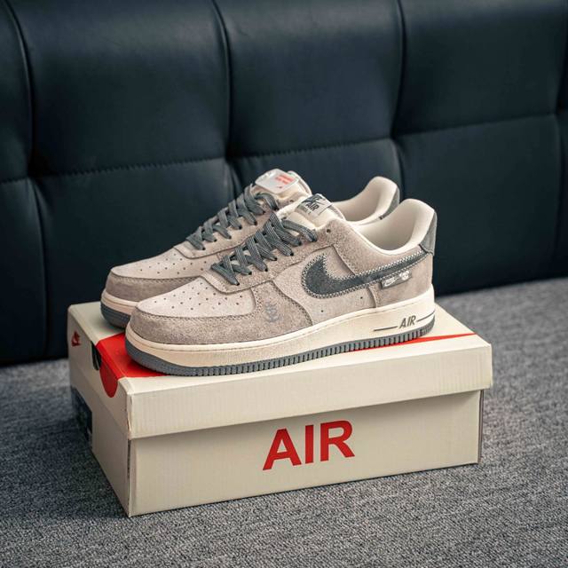 330 核心私 Air Force 1 原装级别 原楦头原纸板 打造纯正空军版型专注外贸渠道 全掌内置蜂窝气垫 原盒配件 原厂中底钢印、拉帮完美 货号：Kk19