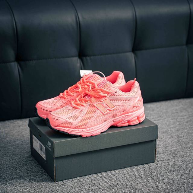 260 核心私 New Balance 1906系列 休闲鞋 #采用轻质牛剖革拼接透气网眼衬垫织物鞋面材质 T-Beam大底提供足步弓支撑，保持步态稳定 后跟搭