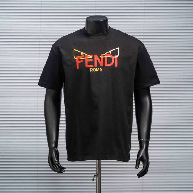 160 核心私 Fendi 芬迪 眼睛印花圆领短袖T恤 采用高克重克重纯棉面料 进口印花工艺手感非常舒服 Os落肩版型，时尚又个性，超级百搭的一款！螺纹领口不松