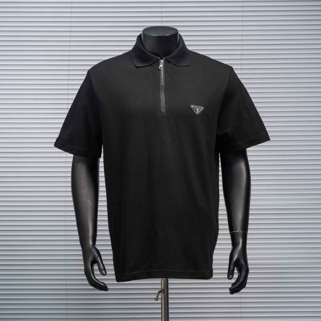 180 核心私 Prada 普拉达 三角铁牌微标Polo衫 前幅采用拉链式套头 定制原版五金 定制高克重螺纹 双面珠地面料 三标齐全 面料柔软舒适 还原原版一比