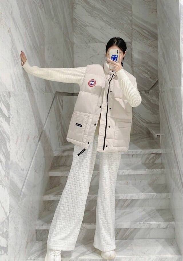 P360 渠道优势，支持代发！ 【外贸保真版：大鹅20款马甲】 米白色 Canada Goose Log徽标男款羽绒马甲 Size：Xs/S/M/L/Xl/Xx