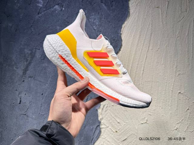 130 阿迪达斯 男女鞋 Adidas Ultraboost 21低帮畅跑缓震回弹跑步运动鞋，Ultraboost 21以全新的外观示人。此次采用全新编制纹理