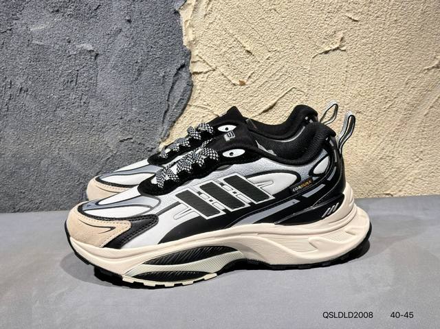 200 #新品上市实拍 Adidas/阿迪达斯 升级原楦开发版型，采用纤维革组合透气网眼布鞋面材质，中底搭载Lightstrike 2.0缓震科技，外置马牌防滑